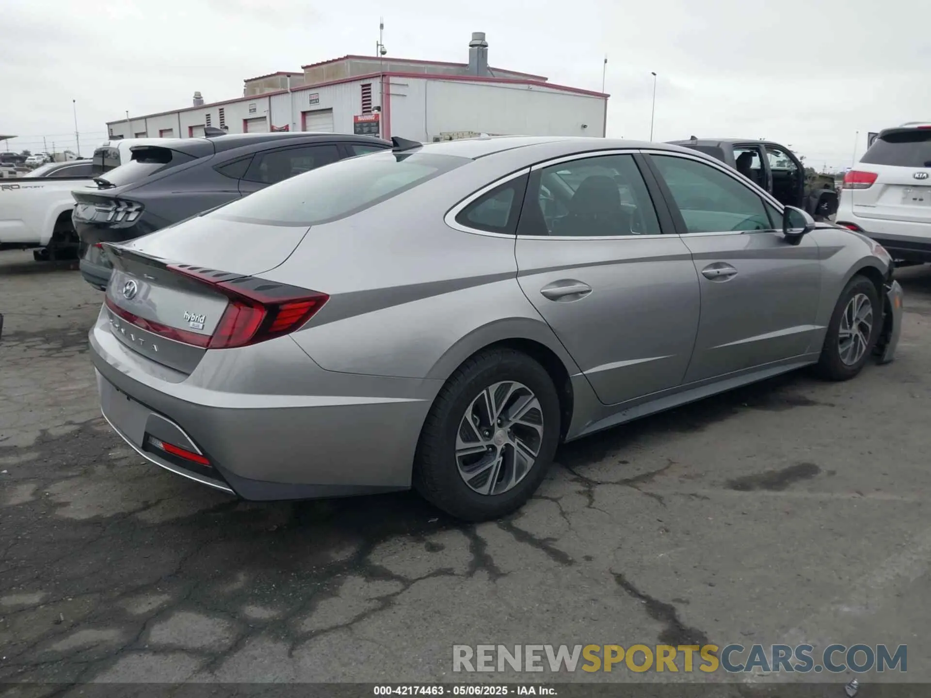 4 Photograph of a damaged car KMHL24JJ6MA023753 HYUNDAI SONATA 2021