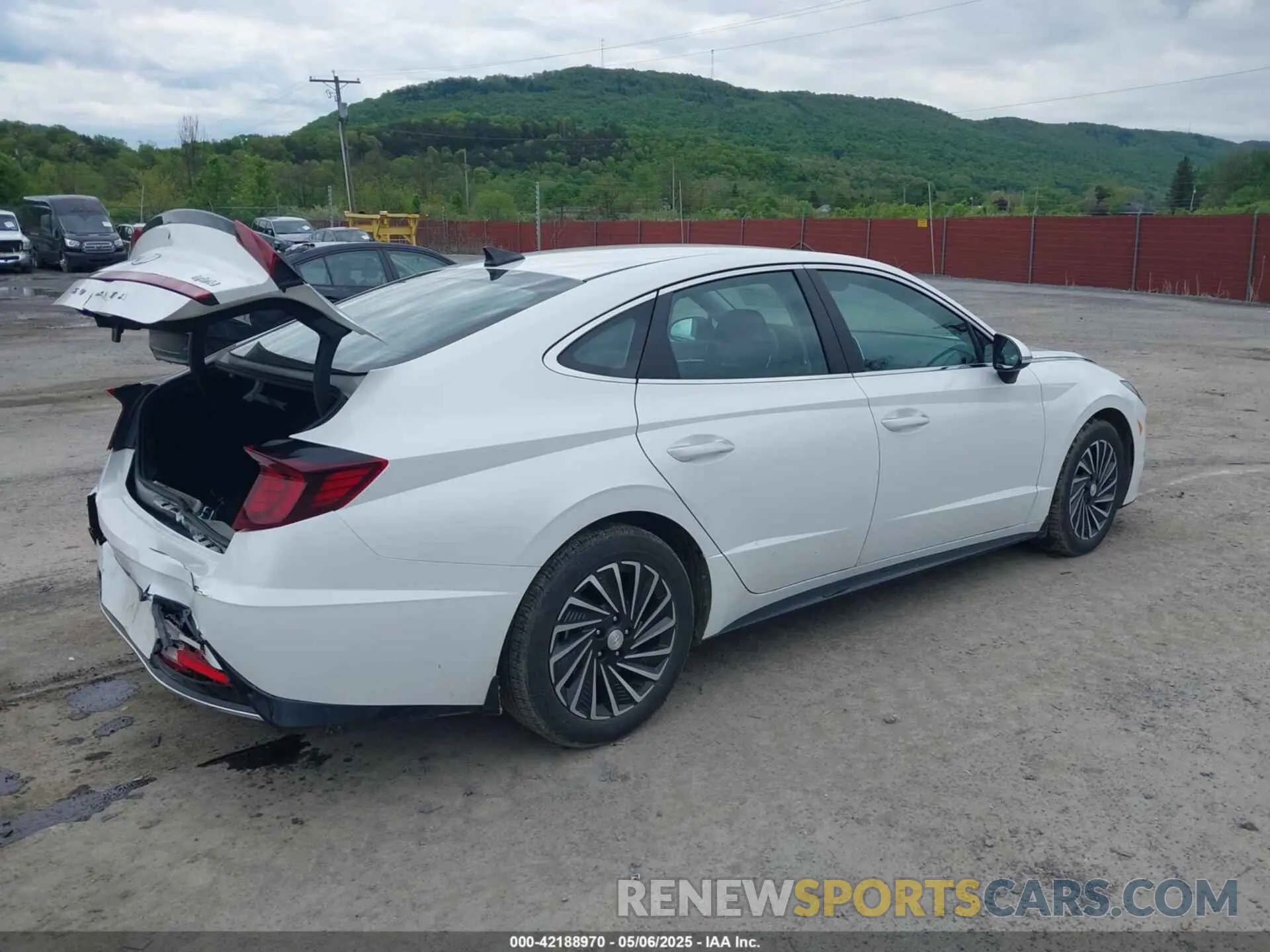 4 Photograph of a damaged car KMHL34JJ8MA033861 HYUNDAI SONATA 2021