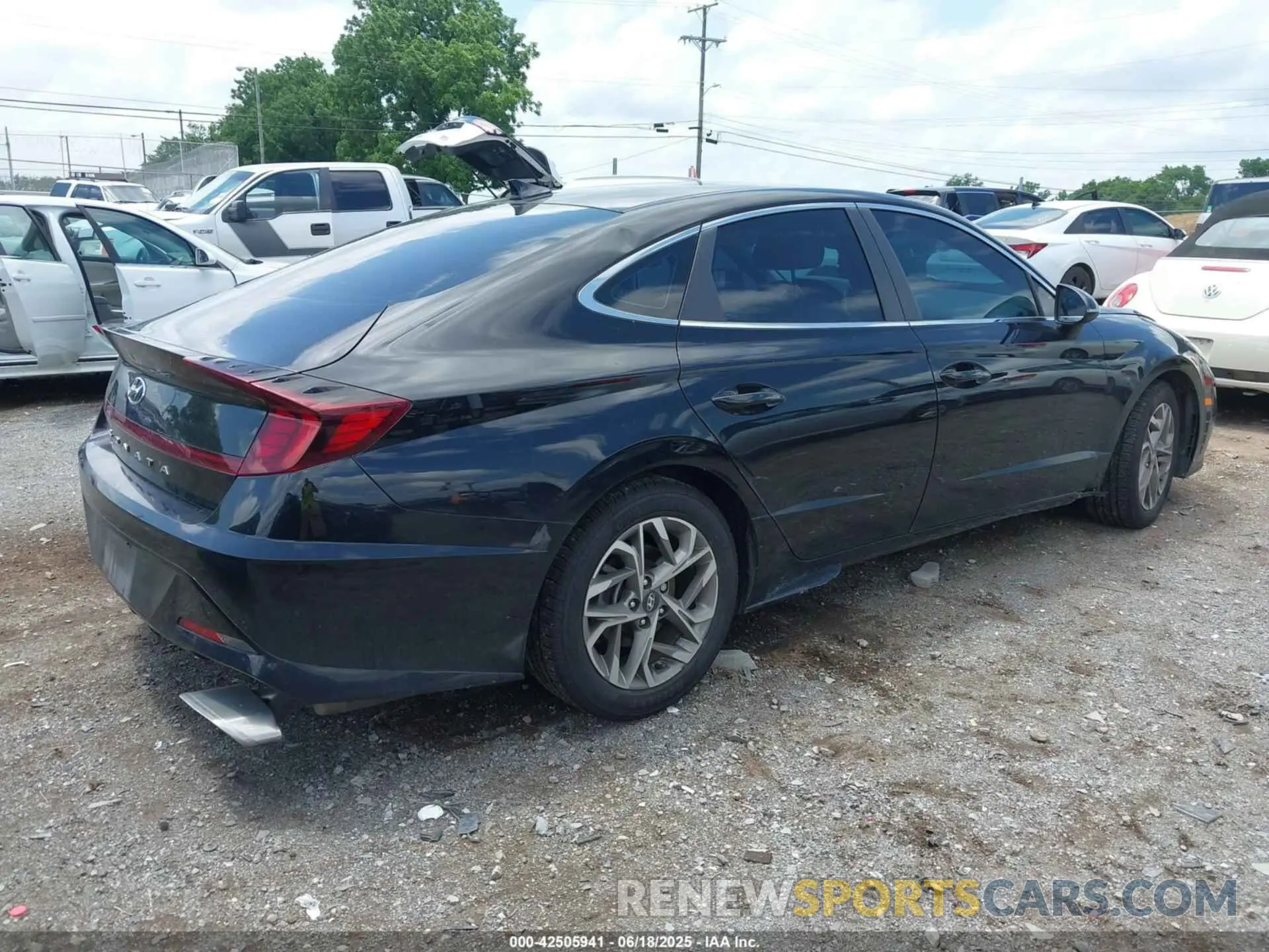 4 Photograph of a damaged car KMHL64JA3MA147029 HYUNDAI SONATA 2021