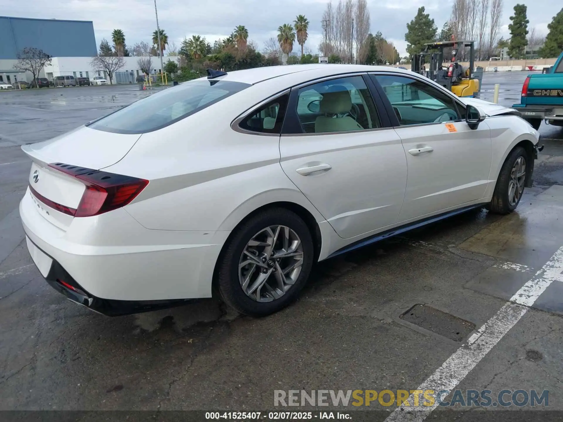 4 Photograph of a damaged car KMHL64JA3MA153042 HYUNDAI SONATA 2021