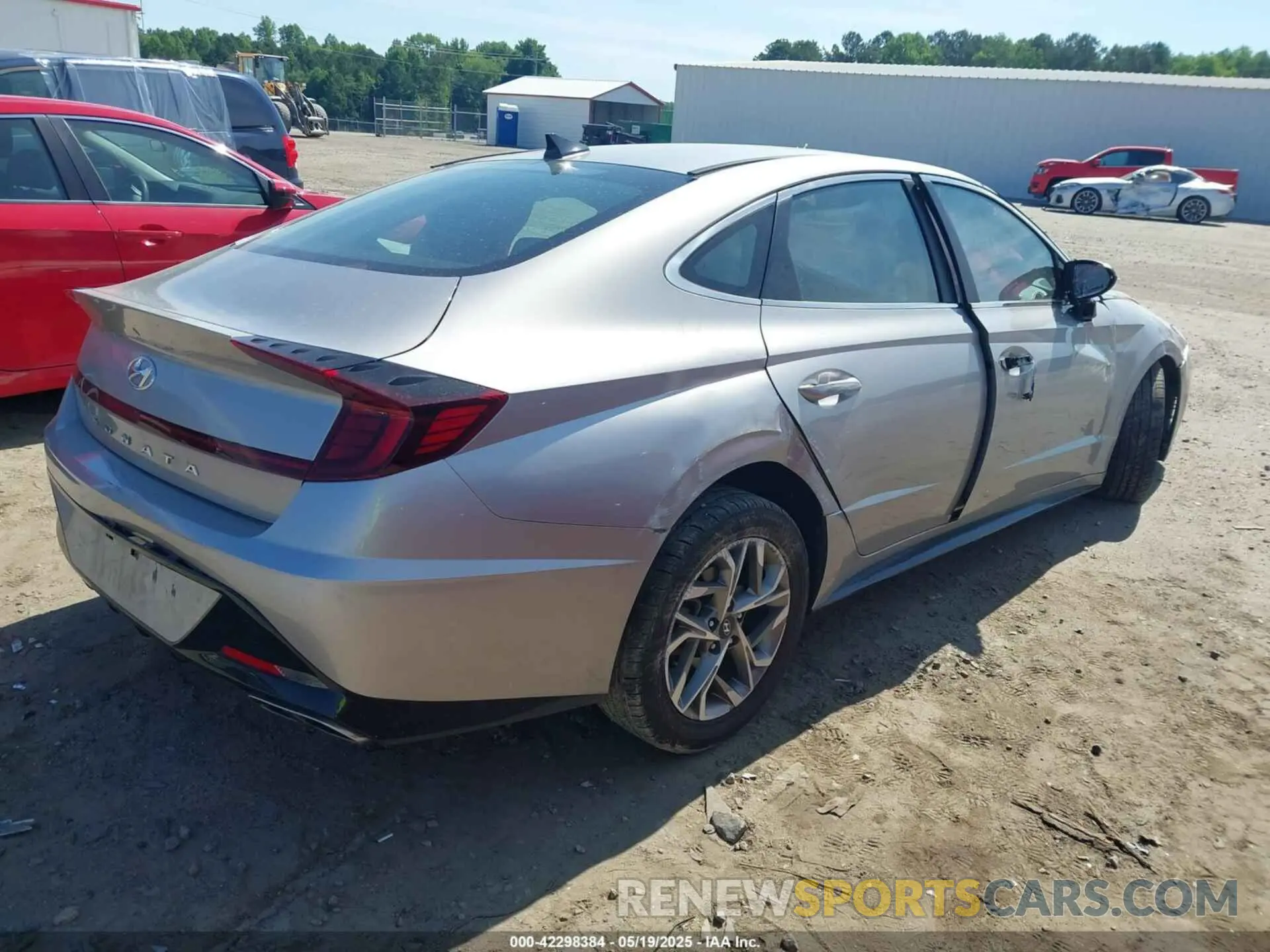 4 Photograph of a damaged car KMHL64JA8MA148743 HYUNDAI SONATA 2021