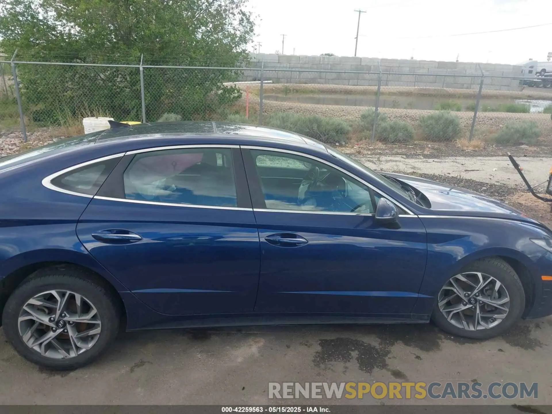 12 Photograph of a damaged car 5NPEF4JA6NH144598 HYUNDAI SONATA 2022