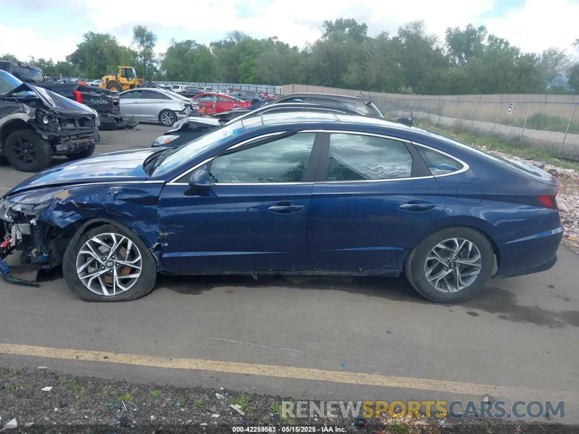 13 Photograph of a damaged car 5NPEF4JA6NH144598 HYUNDAI SONATA 2022