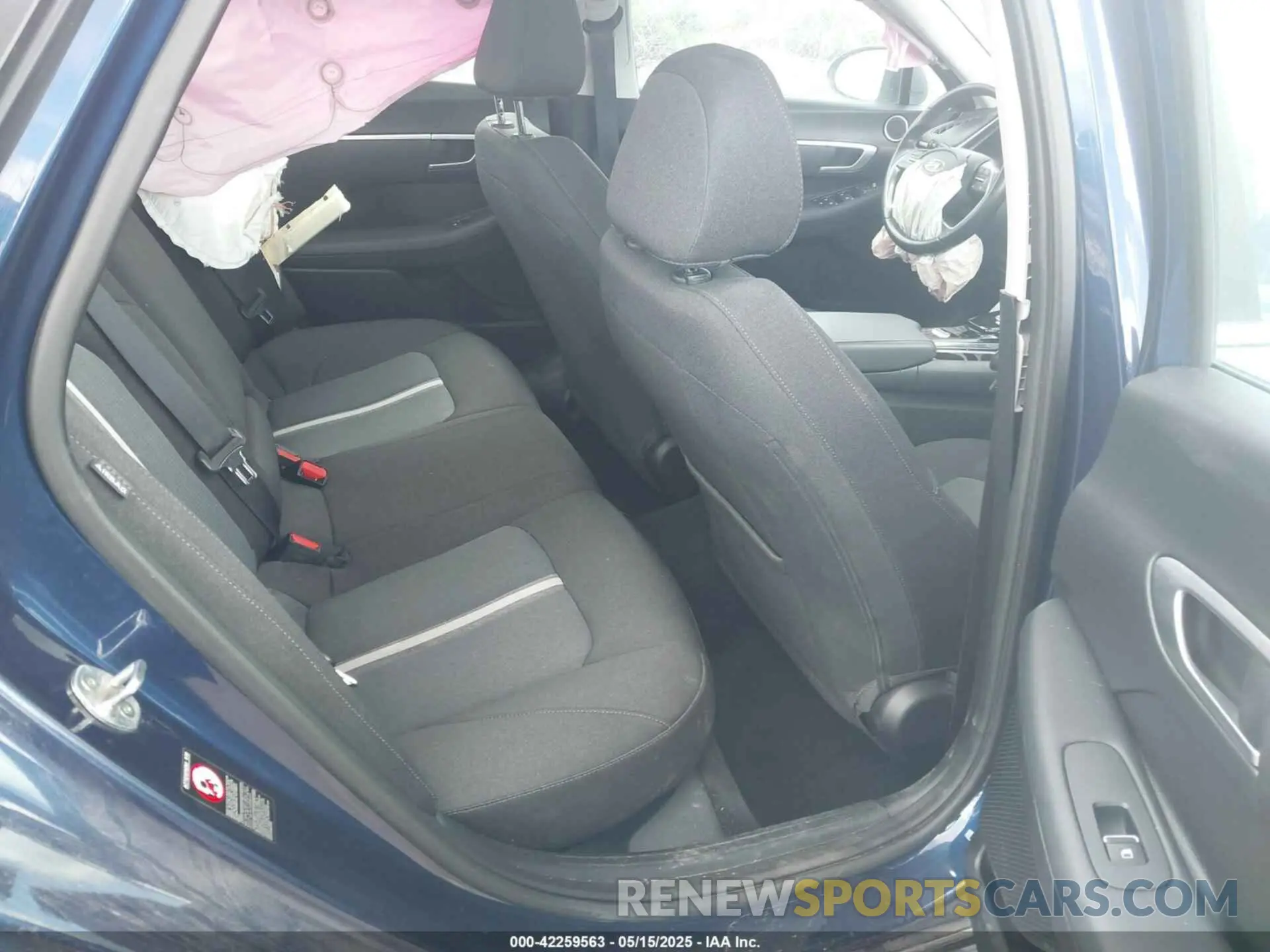 8 Photograph of a damaged car 5NPEF4JA6NH144598 HYUNDAI SONATA 2022