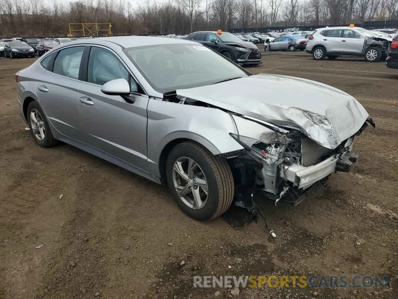 4 Photograph of a damaged car 5NPEG4JA0NH133593 HYUNDAI SONATA 2022