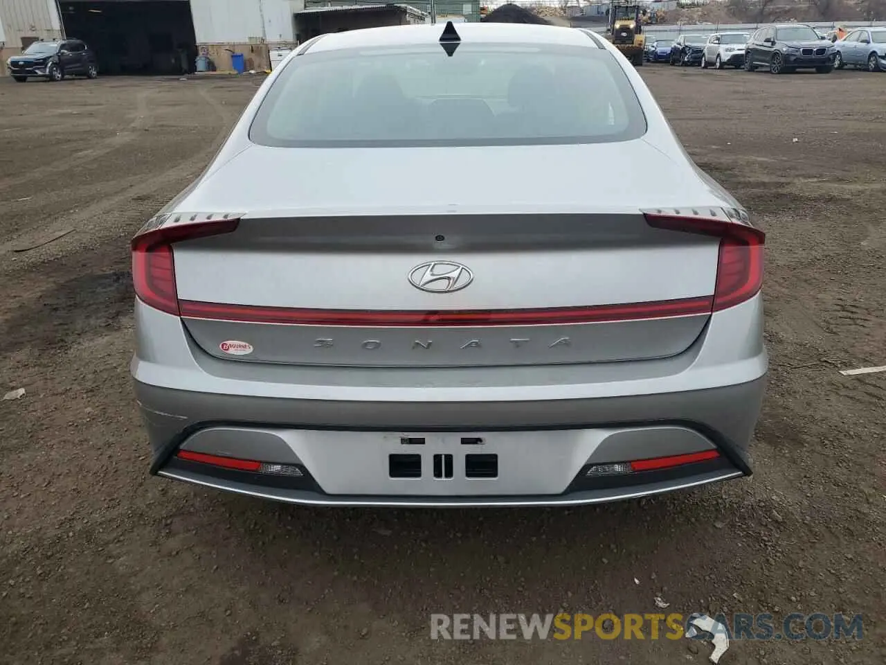 6 Photograph of a damaged car 5NPEG4JA0NH133593 HYUNDAI SONATA 2022