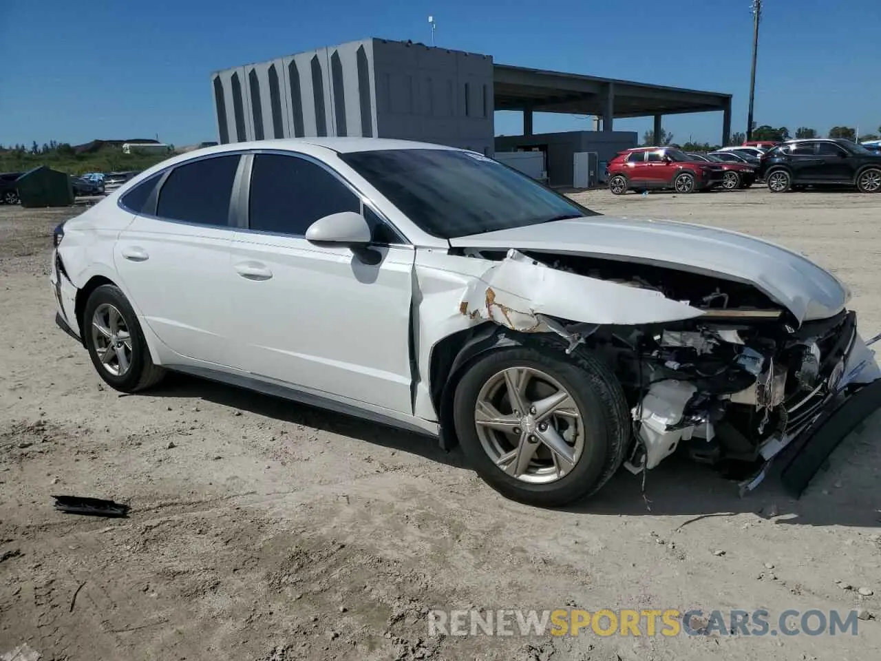 4 Photograph of a damaged car 5NPEG4JA0NH133657 HYUNDAI SONATA 2022