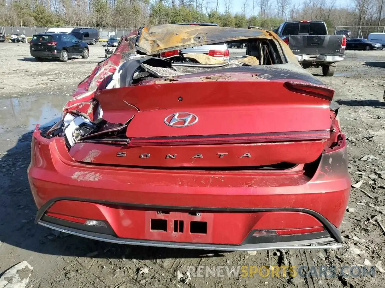 6 Photograph of a damaged car 5NPEG4JA0NH134288 HYUNDAI SONATA 2022