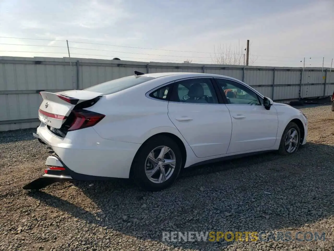 3 Photograph of a damaged car 5NPEG4JA0NH143654 HYUNDAI SONATA 2022