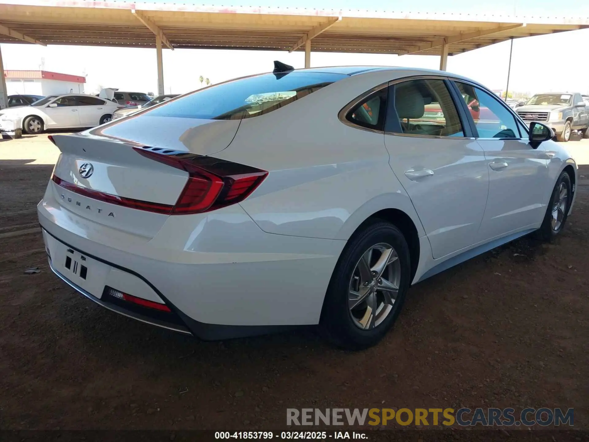 4 Photograph of a damaged car 5NPEG4JA1NH144263 HYUNDAI SONATA 2022