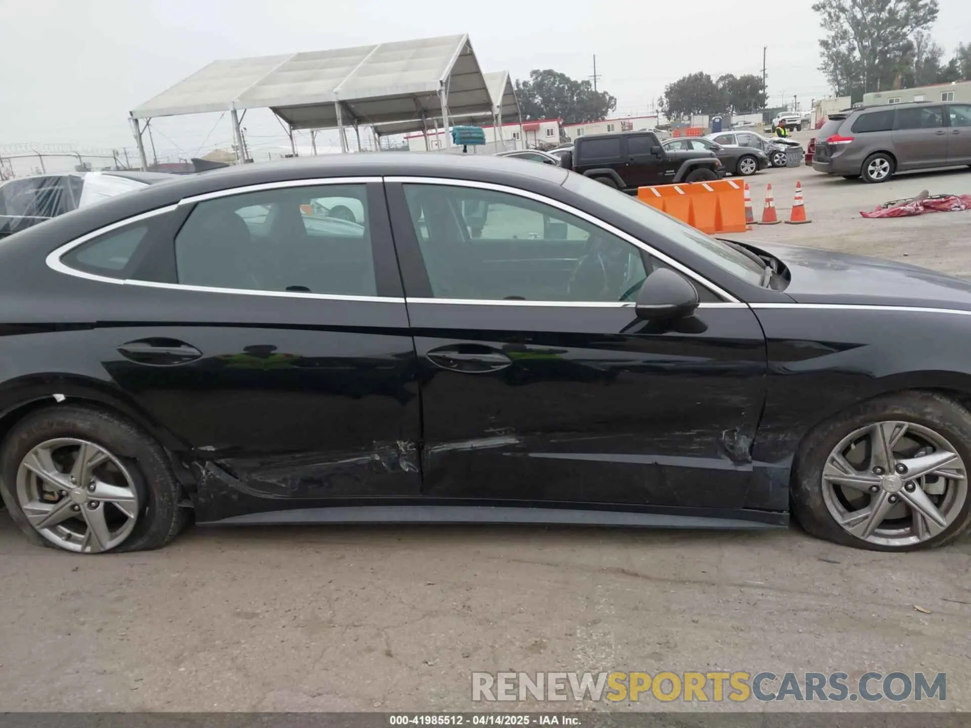 13 Photograph of a damaged car 5NPEG4JA1NH147471 HYUNDAI SONATA 2022