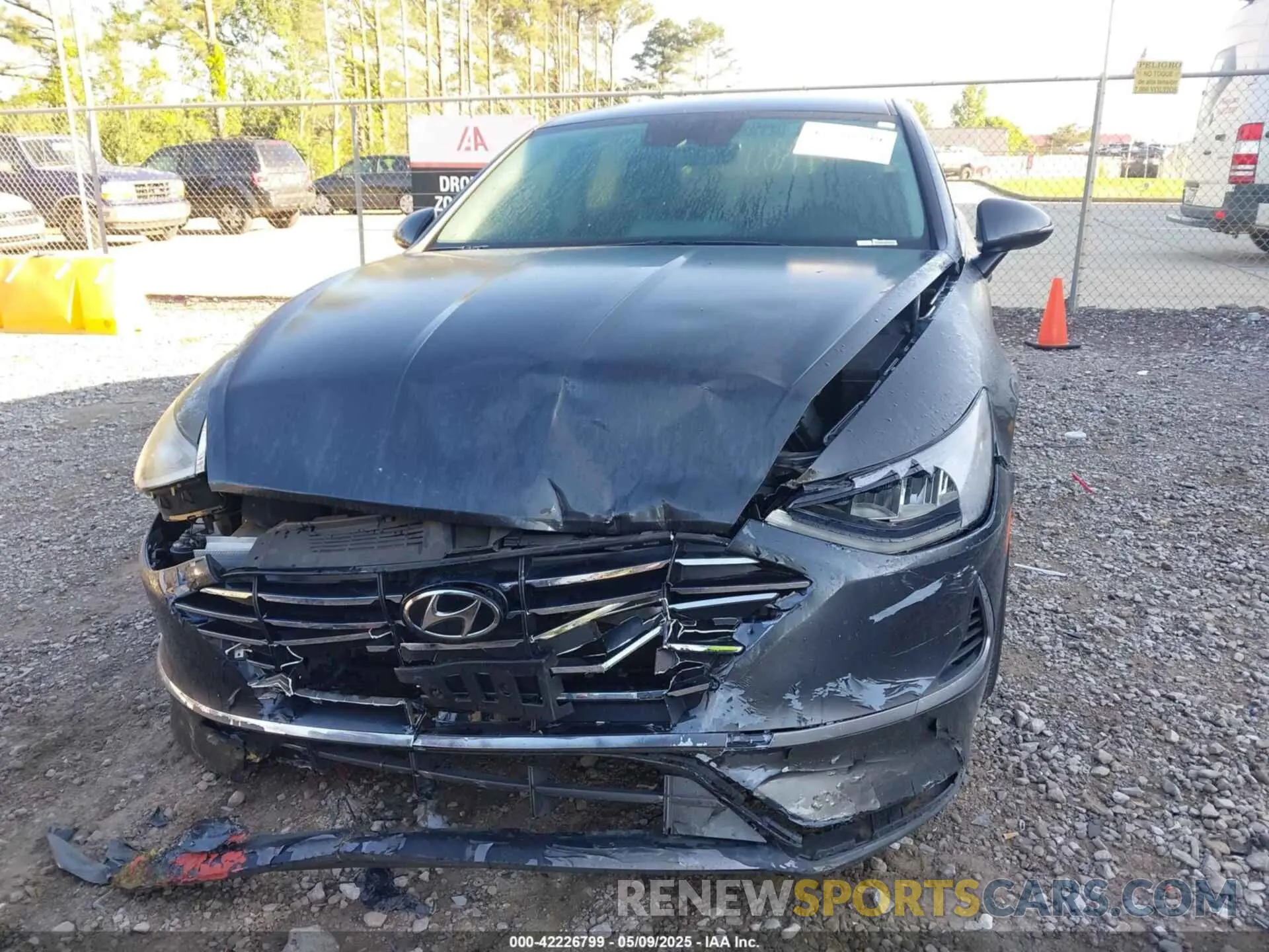 6 Photograph of a damaged car 5NPEG4JA1NH147793 HYUNDAI SONATA 2022