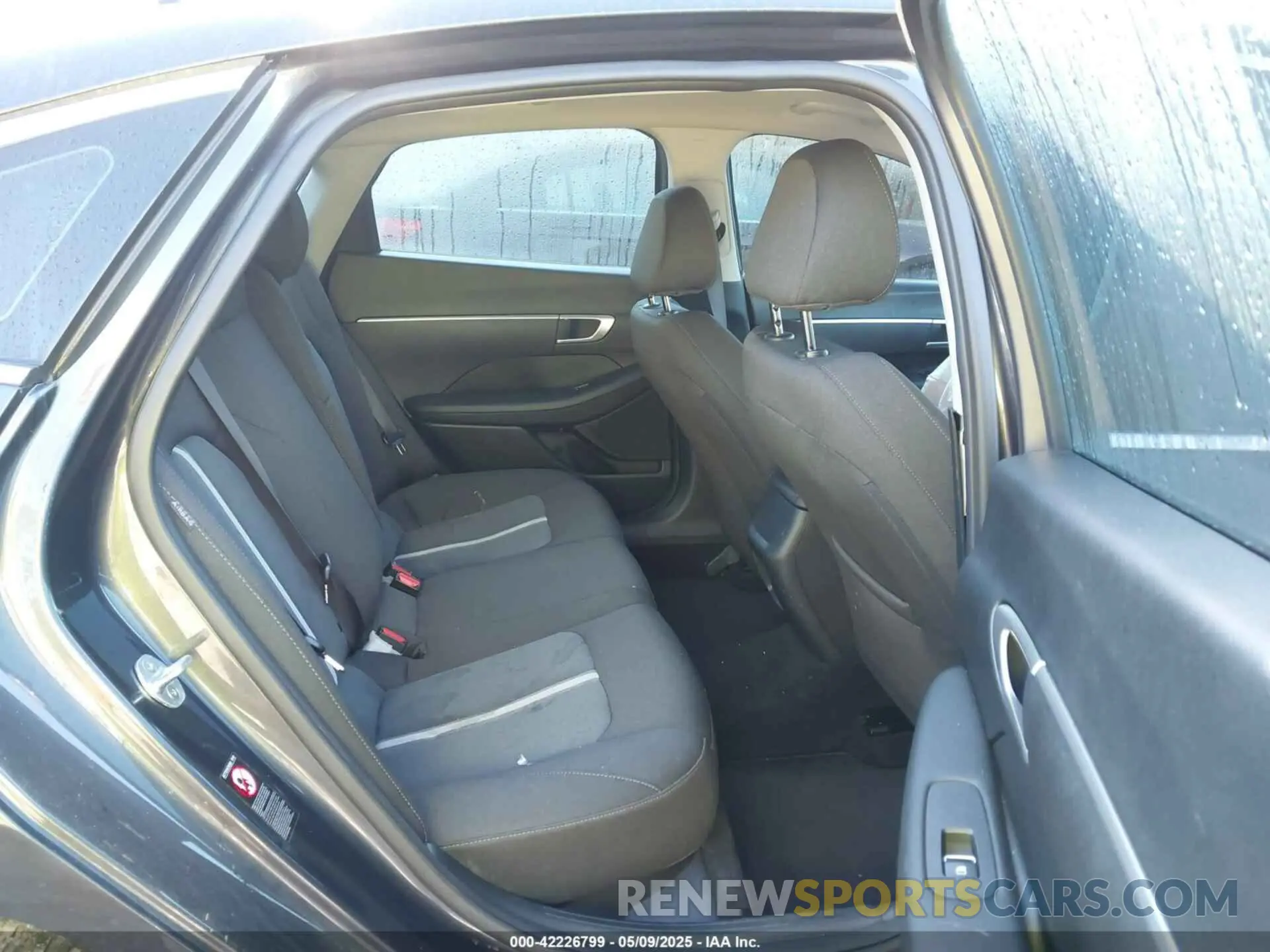8 Photograph of a damaged car 5NPEG4JA1NH147793 HYUNDAI SONATA 2022