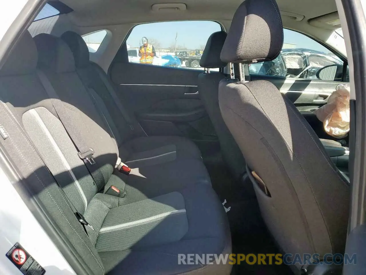 11 Photograph of a damaged car 5NPEG4JA2NH138276 HYUNDAI SONATA 2022
