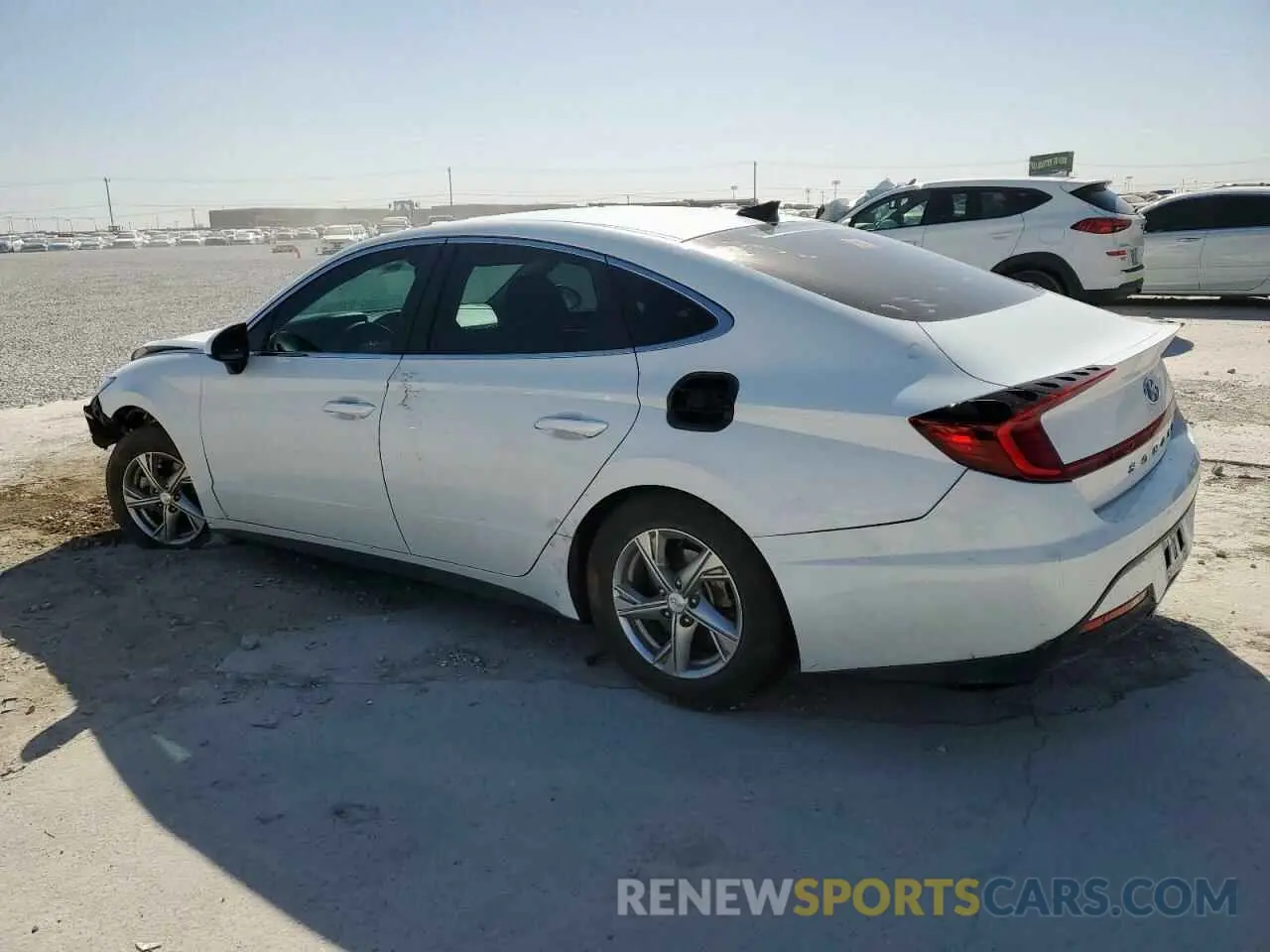 2 Photograph of a damaged car 5NPEG4JA2NH138276 HYUNDAI SONATA 2022
