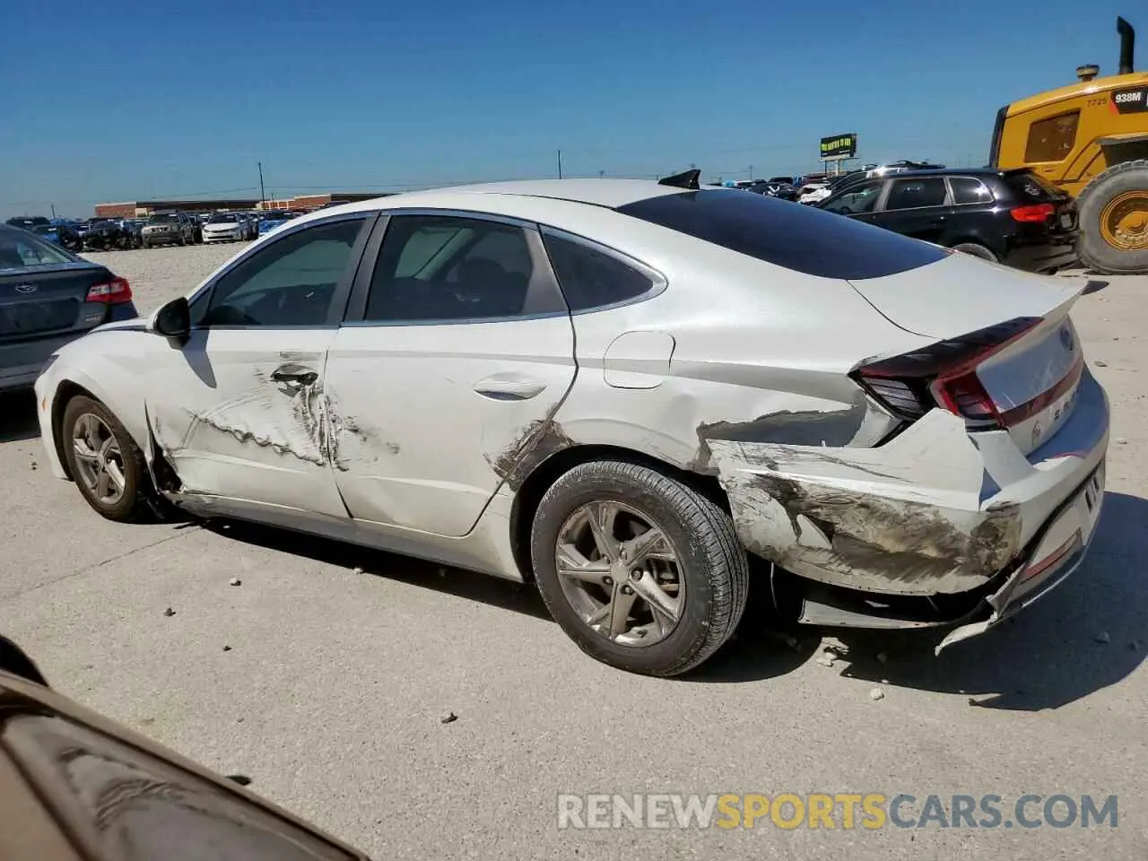 2 Photograph of a damaged car 5NPEG4JA2NH142862 HYUNDAI SONATA 2022