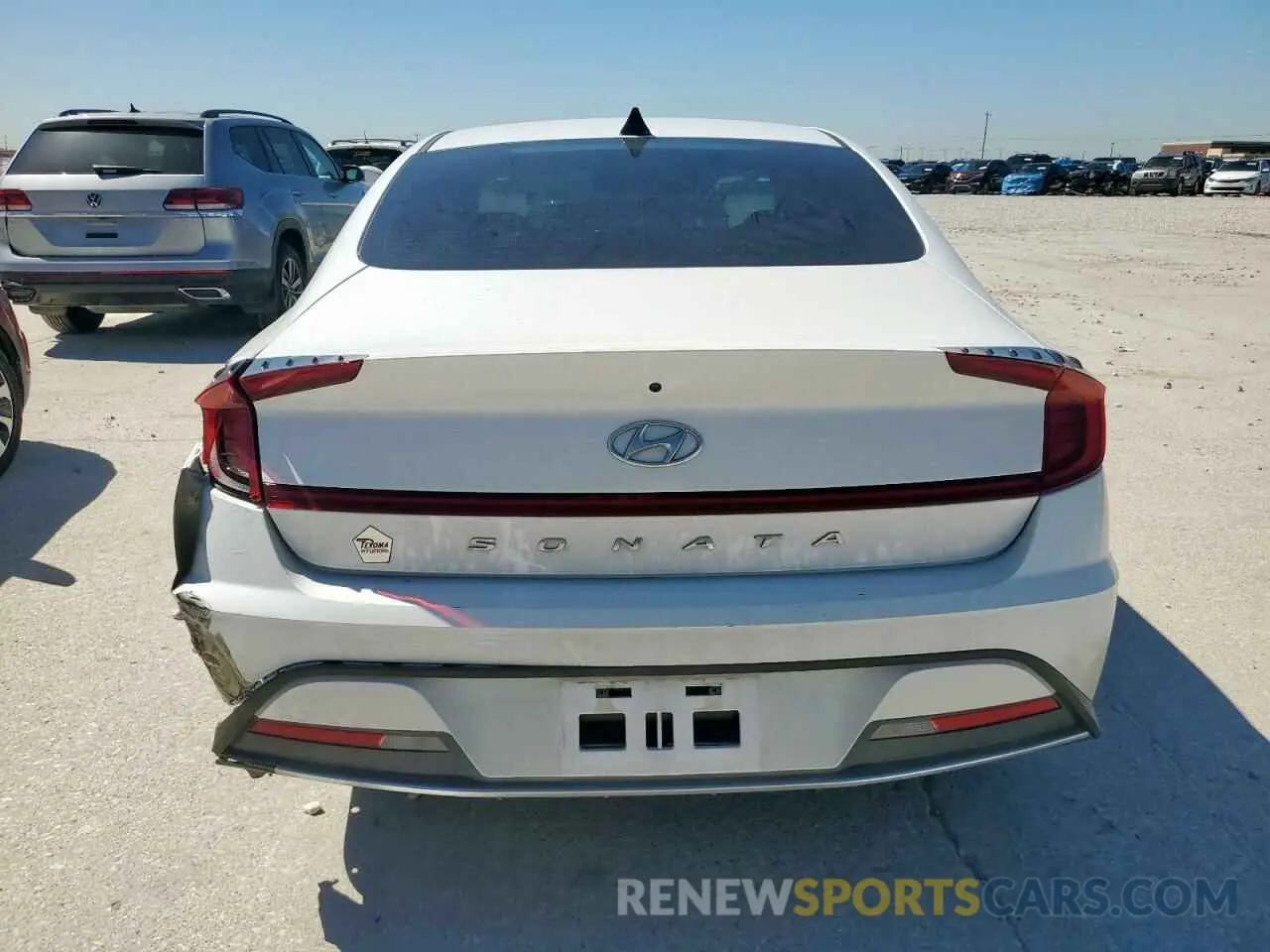 6 Photograph of a damaged car 5NPEG4JA2NH142862 HYUNDAI SONATA 2022