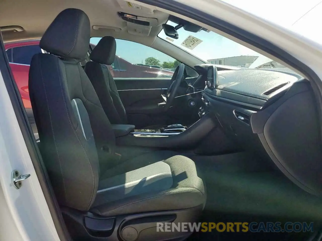 7 Photograph of a damaged car 5NPEG4JA2NH142862 HYUNDAI SONATA 2022