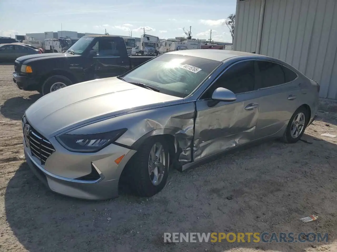 1 Photograph of a damaged car 5NPEG4JA2NH147351 HYUNDAI SONATA 2022