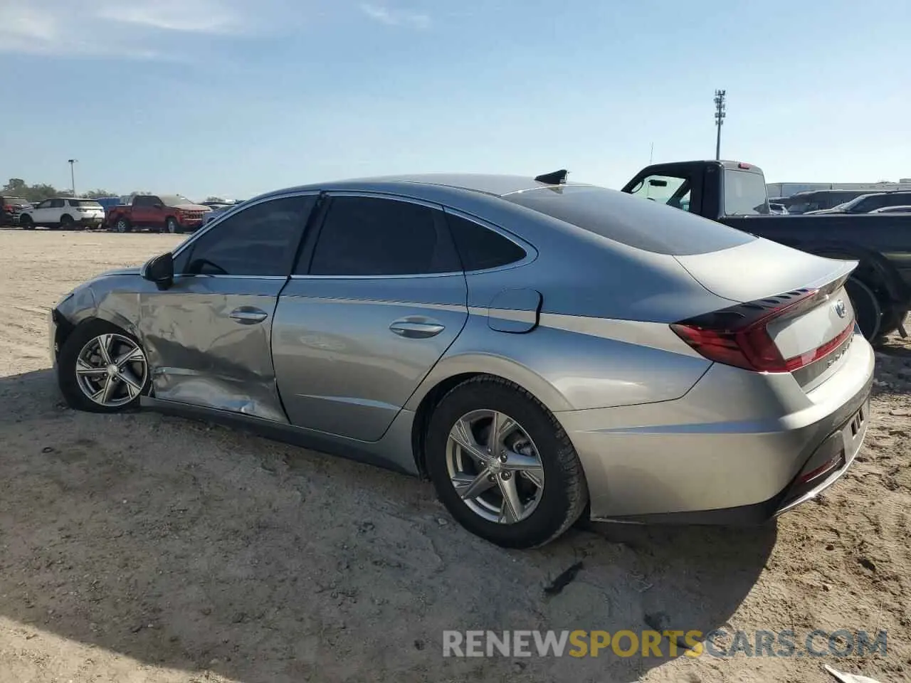 2 Photograph of a damaged car 5NPEG4JA2NH147351 HYUNDAI SONATA 2022