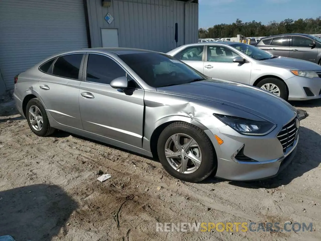 4 Photograph of a damaged car 5NPEG4JA2NH147351 HYUNDAI SONATA 2022