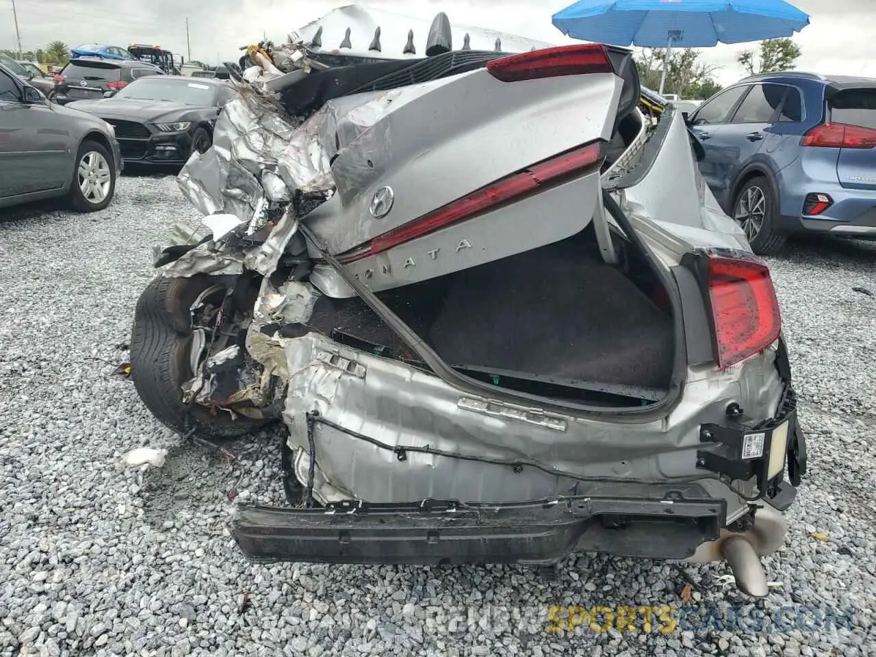 6 Photograph of a damaged car 5NPEG4JA2NH150380 HYUNDAI SONATA 2022