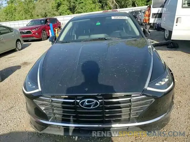 13 Photograph of a damaged car 5NPEG4JA3NH134706 HYUNDAI SONATA 2022