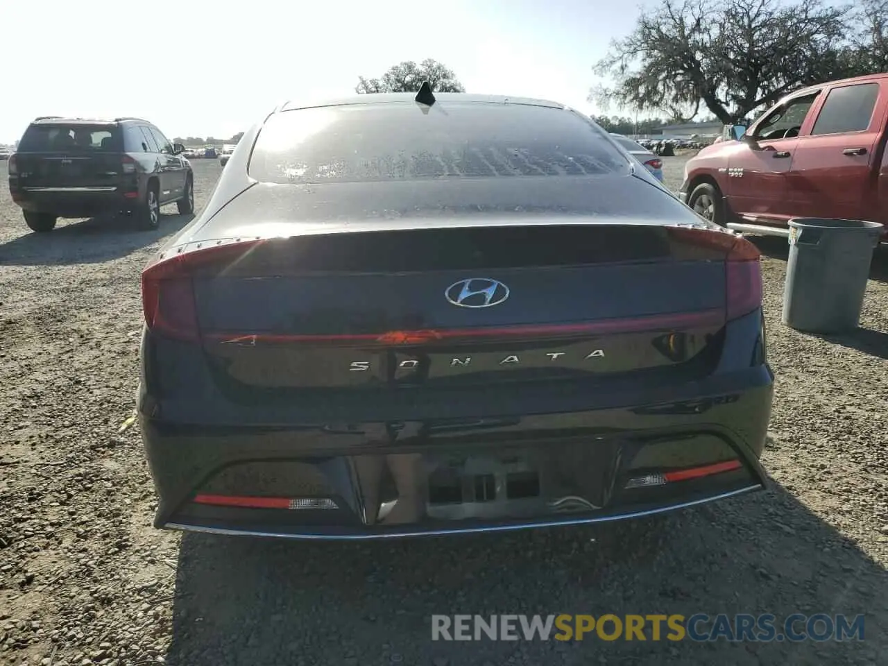 6 Photograph of a damaged car 5NPEG4JA3NH134706 HYUNDAI SONATA 2022
