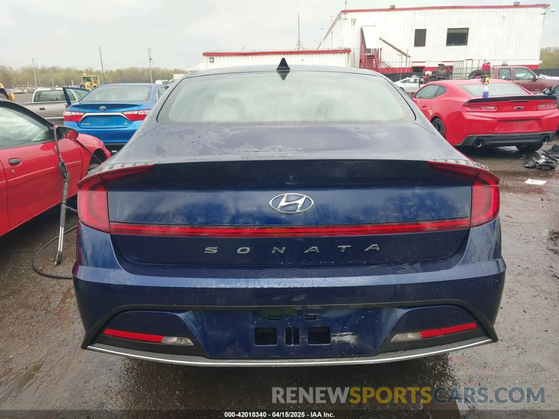 16 Photograph of a damaged car 5NPEG4JA3NH146189 HYUNDAI SONATA 2022