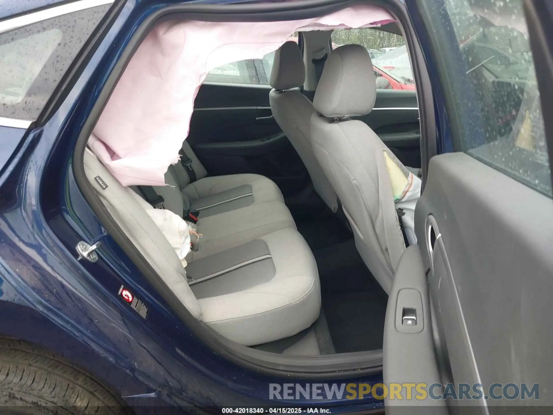 8 Photograph of a damaged car 5NPEG4JA3NH146189 HYUNDAI SONATA 2022