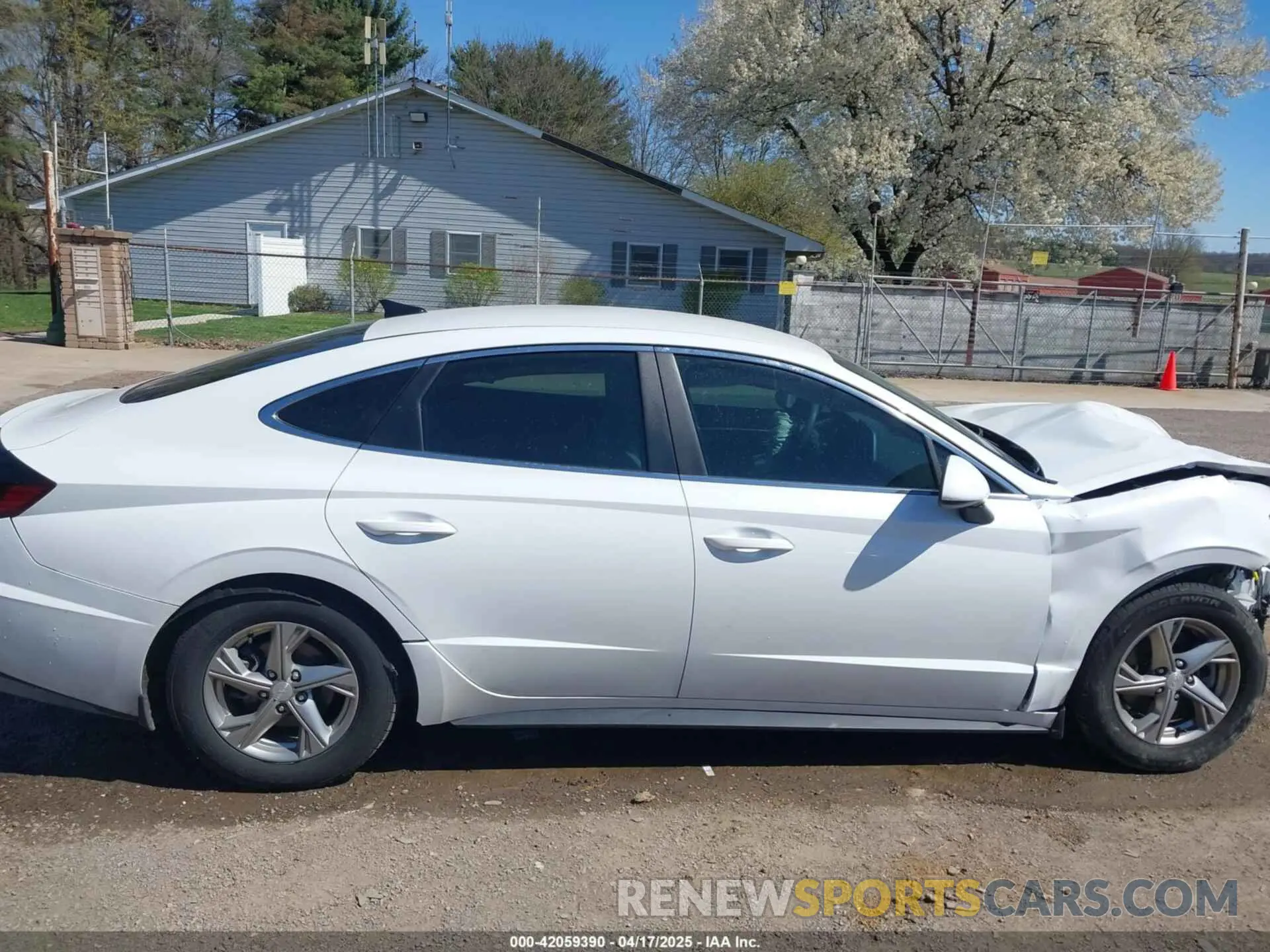 14 Photograph of a damaged car 5NPEG4JA5NH143746 HYUNDAI SONATA 2022