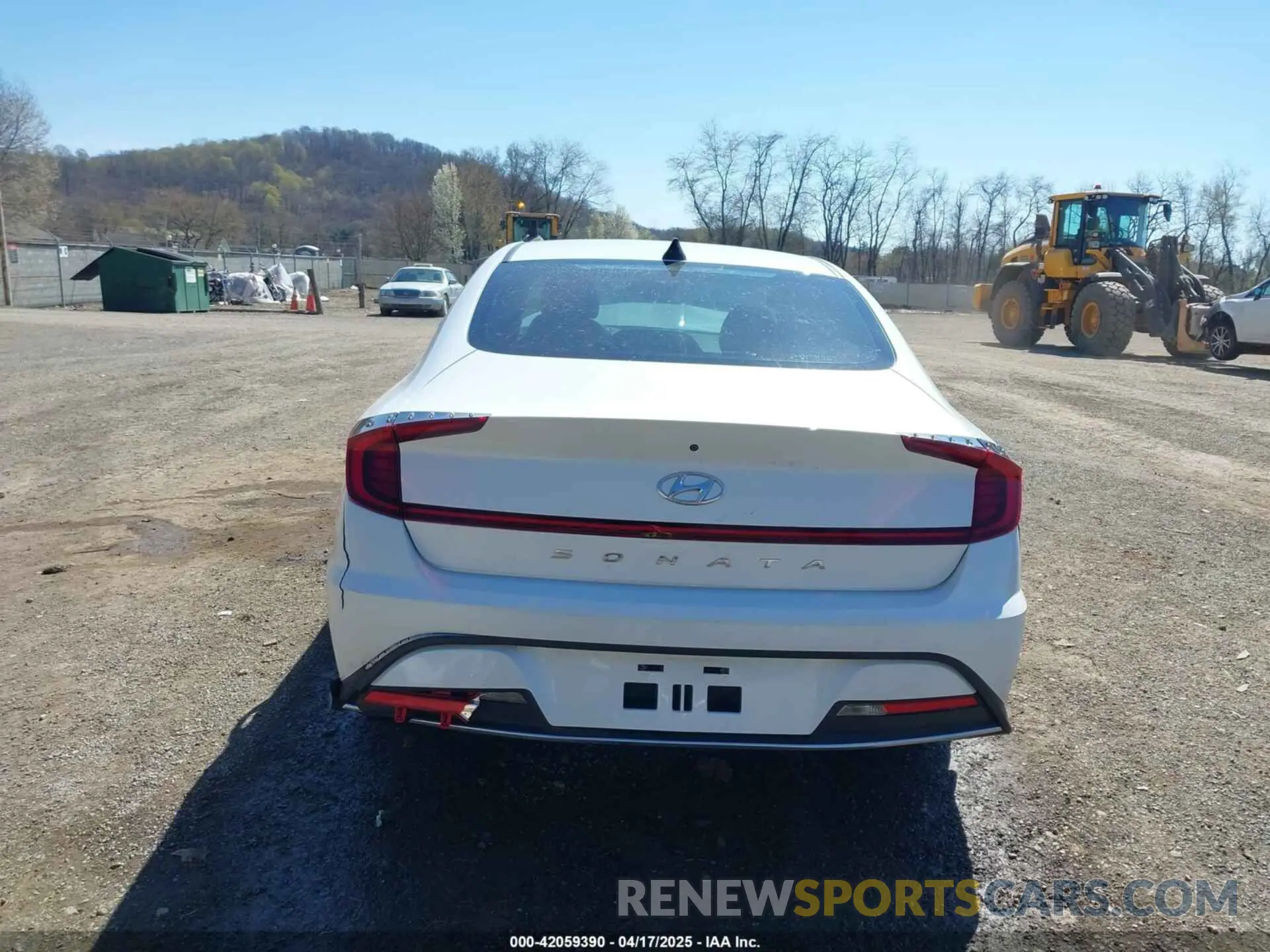 17 Photograph of a damaged car 5NPEG4JA5NH143746 HYUNDAI SONATA 2022