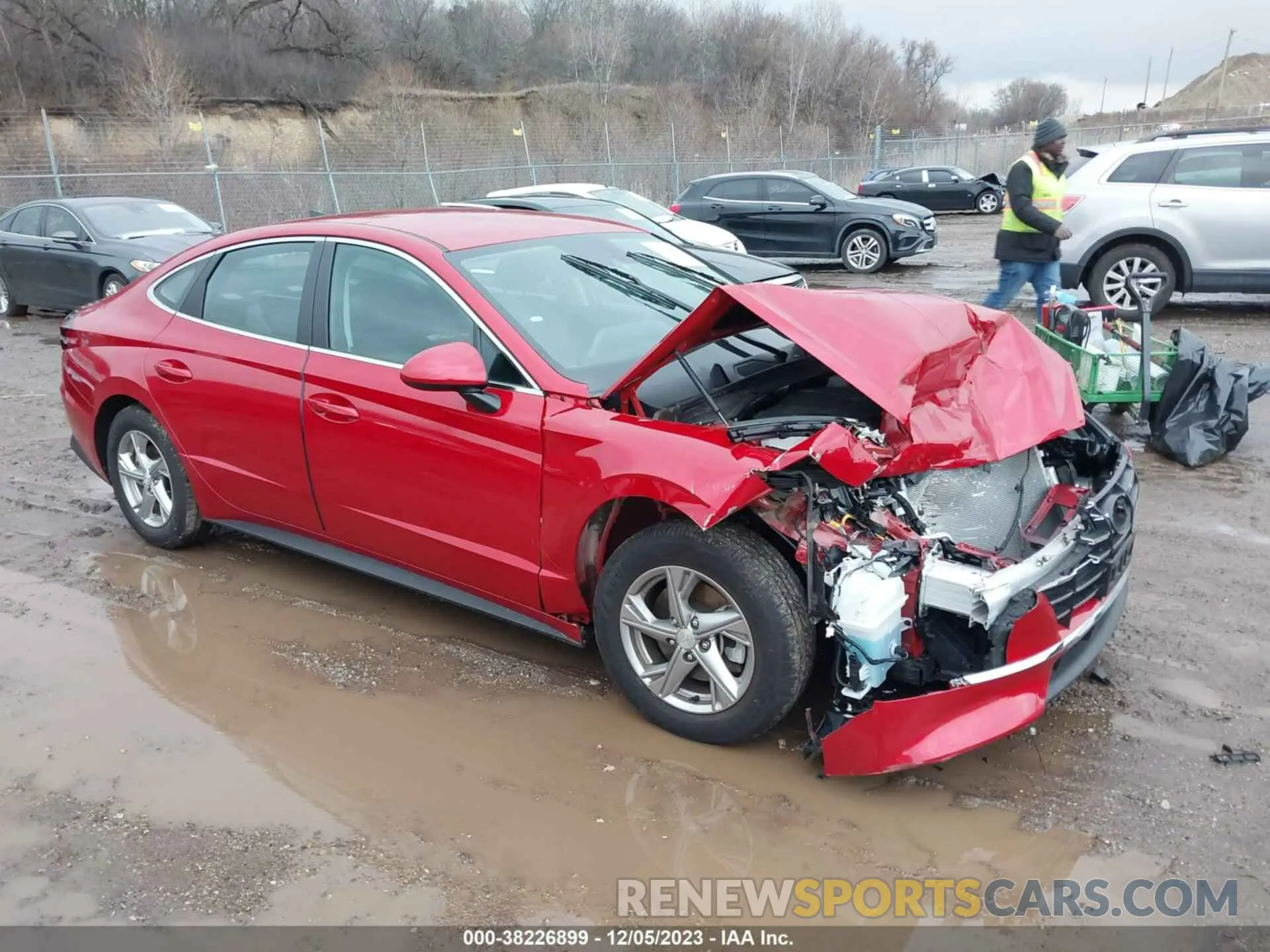 1 Photograph of a damaged car 5NPEG4JA6NH142900 HYUNDAI SONATA 2022