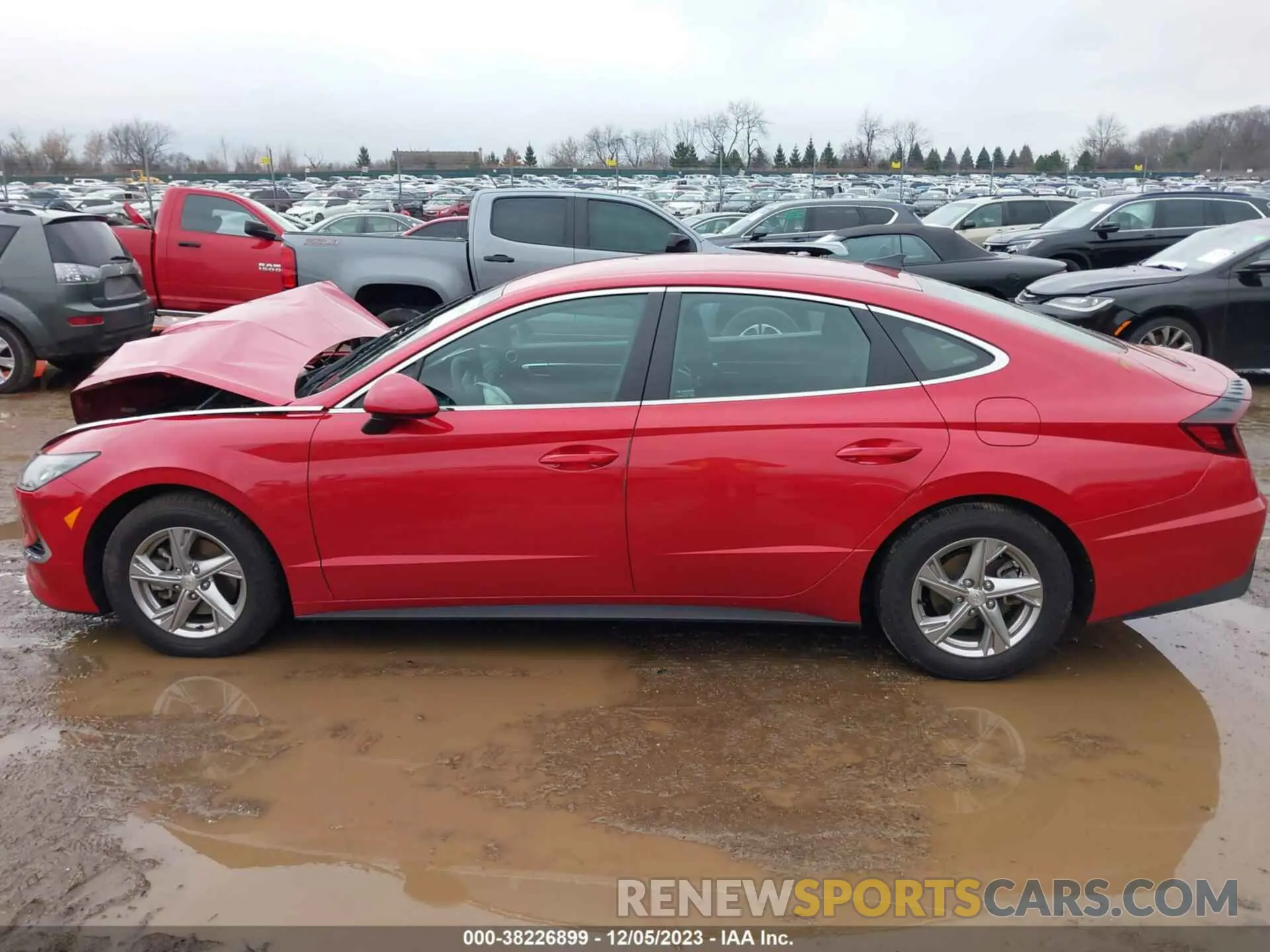 13 Photograph of a damaged car 5NPEG4JA6NH142900 HYUNDAI SONATA 2022