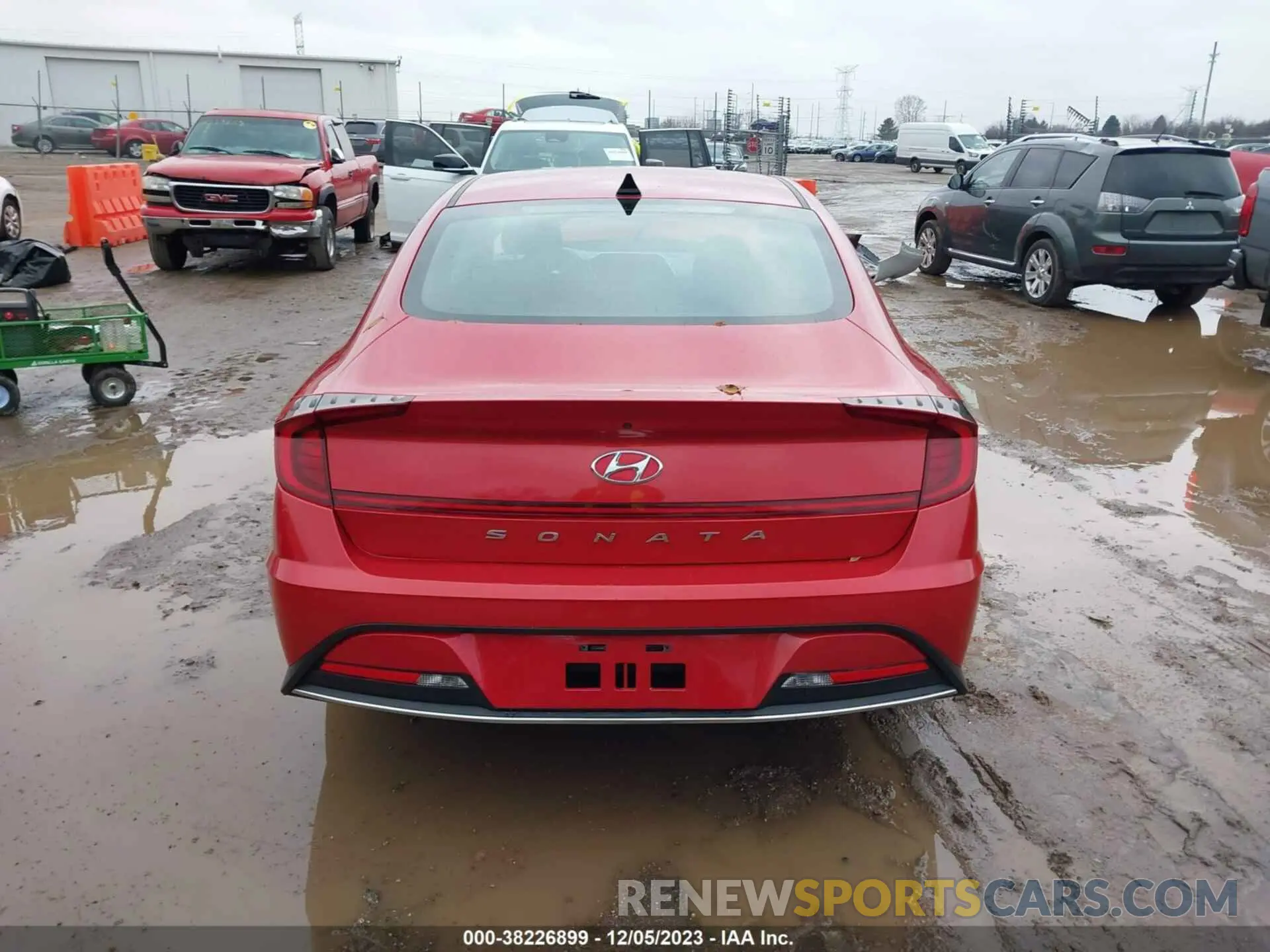15 Photograph of a damaged car 5NPEG4JA6NH142900 HYUNDAI SONATA 2022