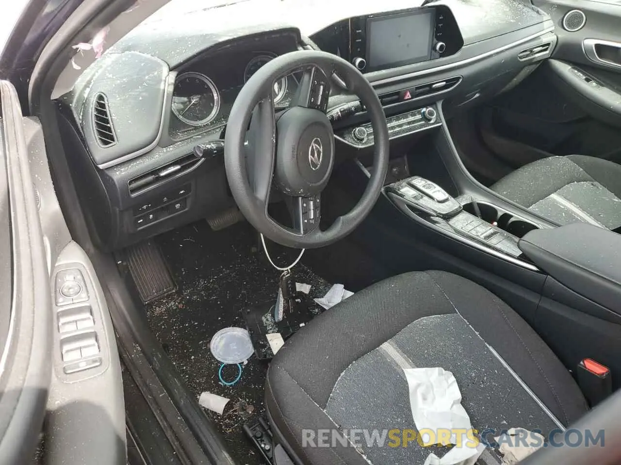 8 Photograph of a damaged car 5NPEG4JA6NH144033 HYUNDAI SONATA 2022