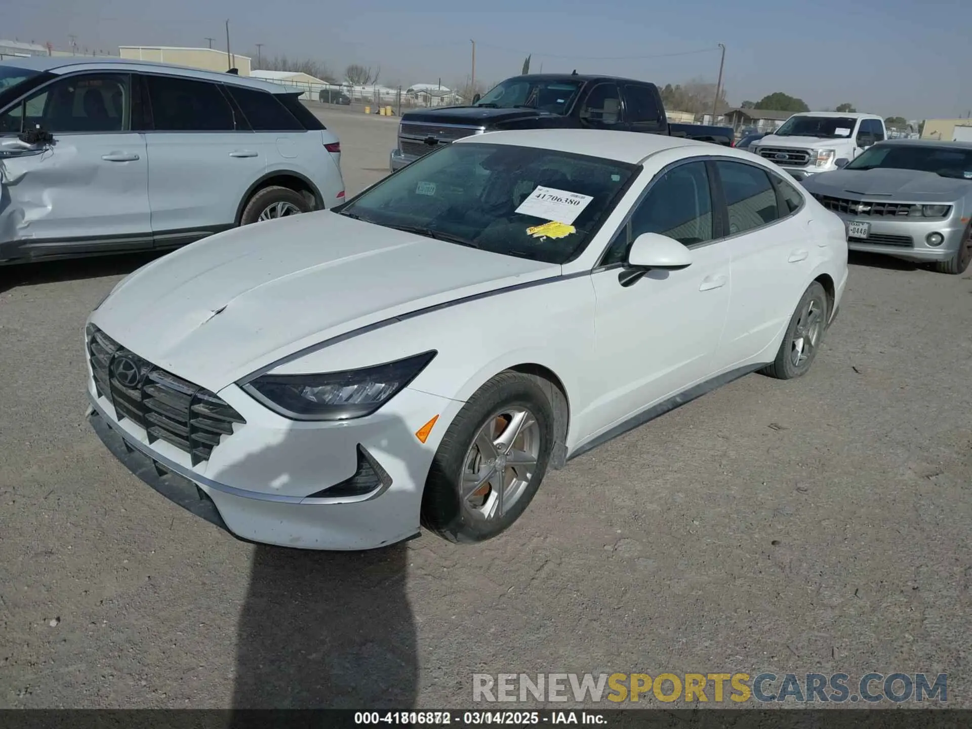 2 Photograph of a damaged car 5NPEG4JA7NH133283 HYUNDAI SONATA 2022