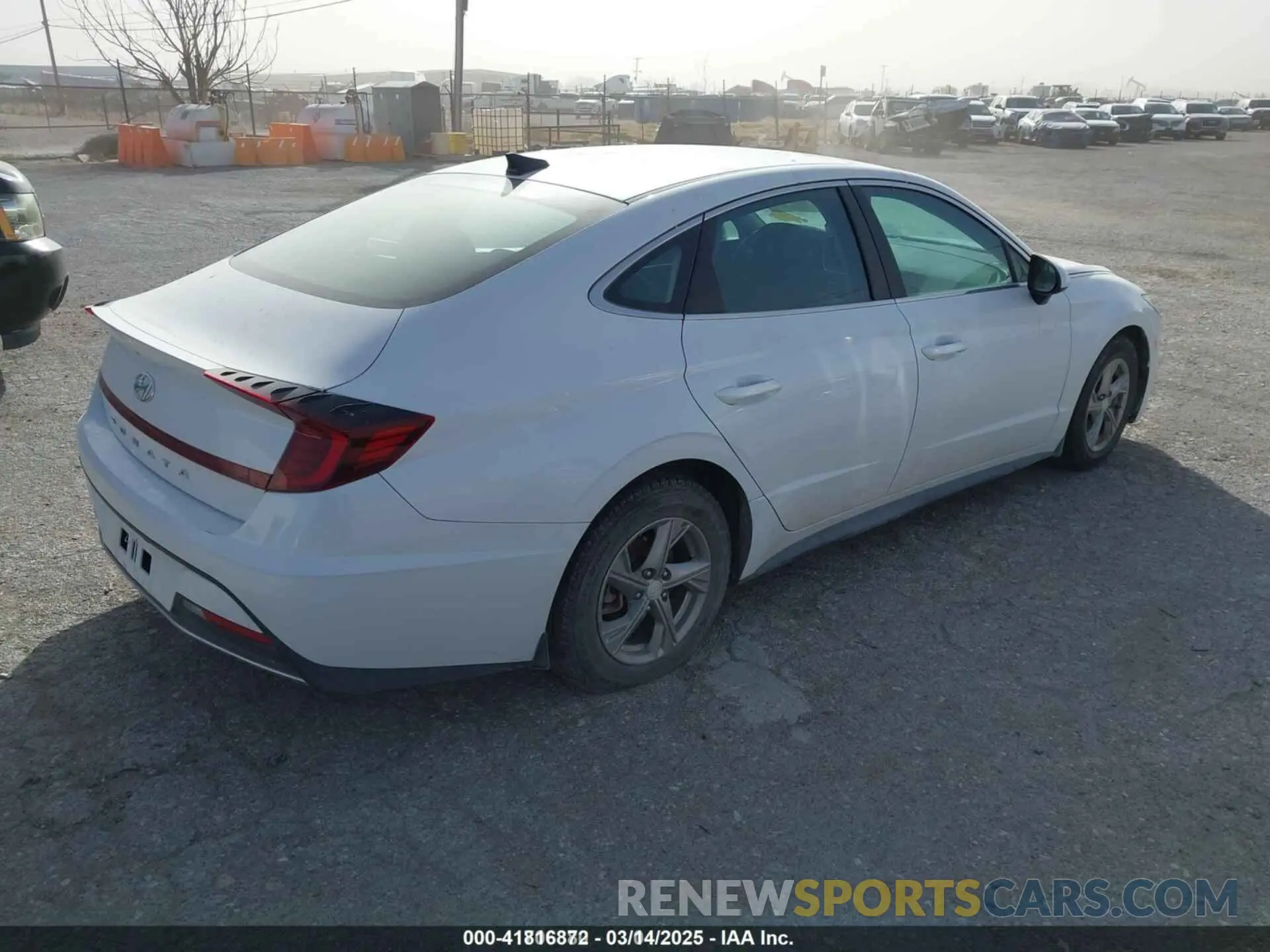 4 Photograph of a damaged car 5NPEG4JA7NH133283 HYUNDAI SONATA 2022