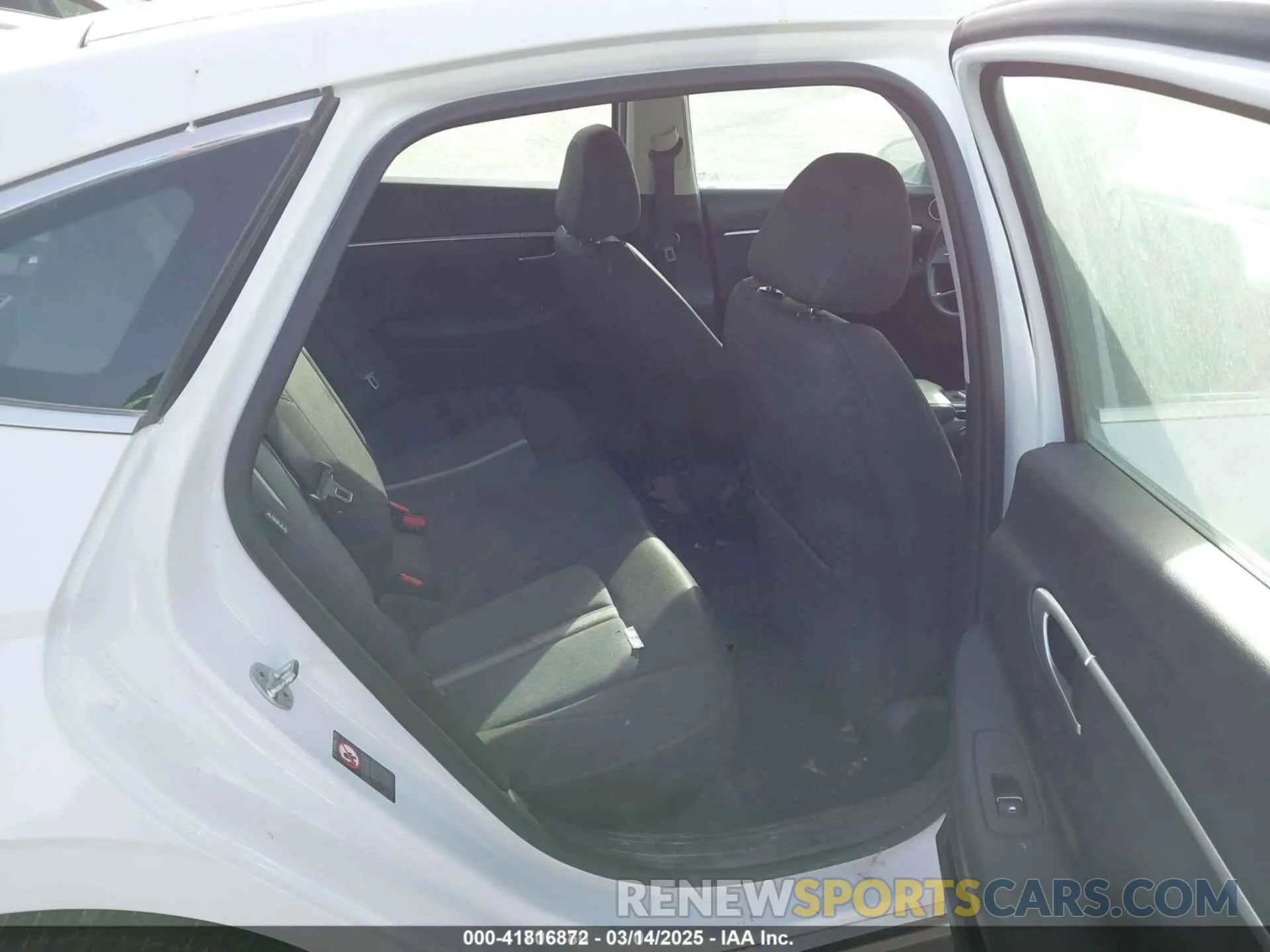 8 Photograph of a damaged car 5NPEG4JA7NH133283 HYUNDAI SONATA 2022