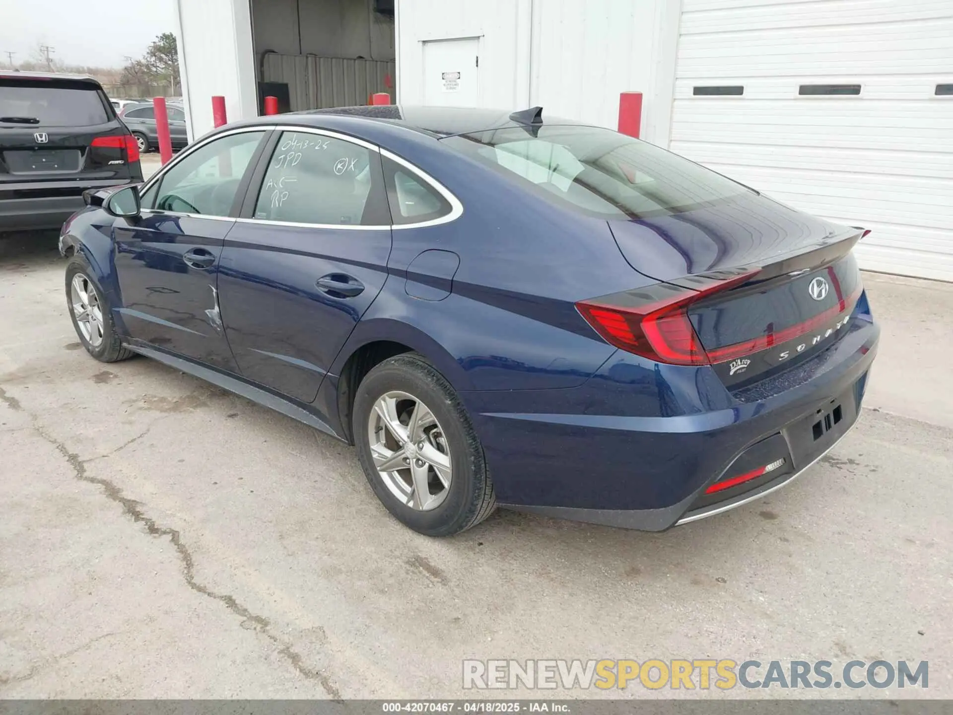 3 Photograph of a damaged car 5NPEG4JA8NH143630 HYUNDAI SONATA 2022