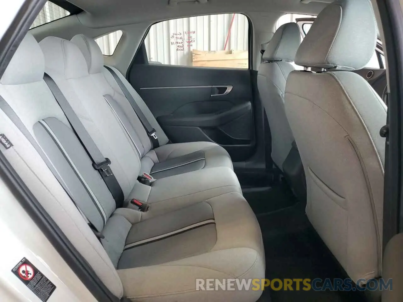 10 Photograph of a damaged car 5NPEG4JA8NH145961 HYUNDAI SONATA 2022