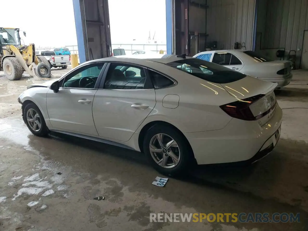 2 Photograph of a damaged car 5NPEG4JA8NH145961 HYUNDAI SONATA 2022