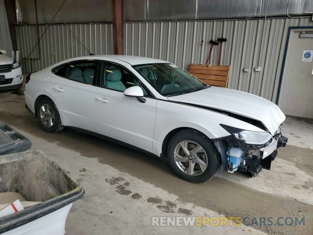 4 Photograph of a damaged car 5NPEG4JA8NH145961 HYUNDAI SONATA 2022