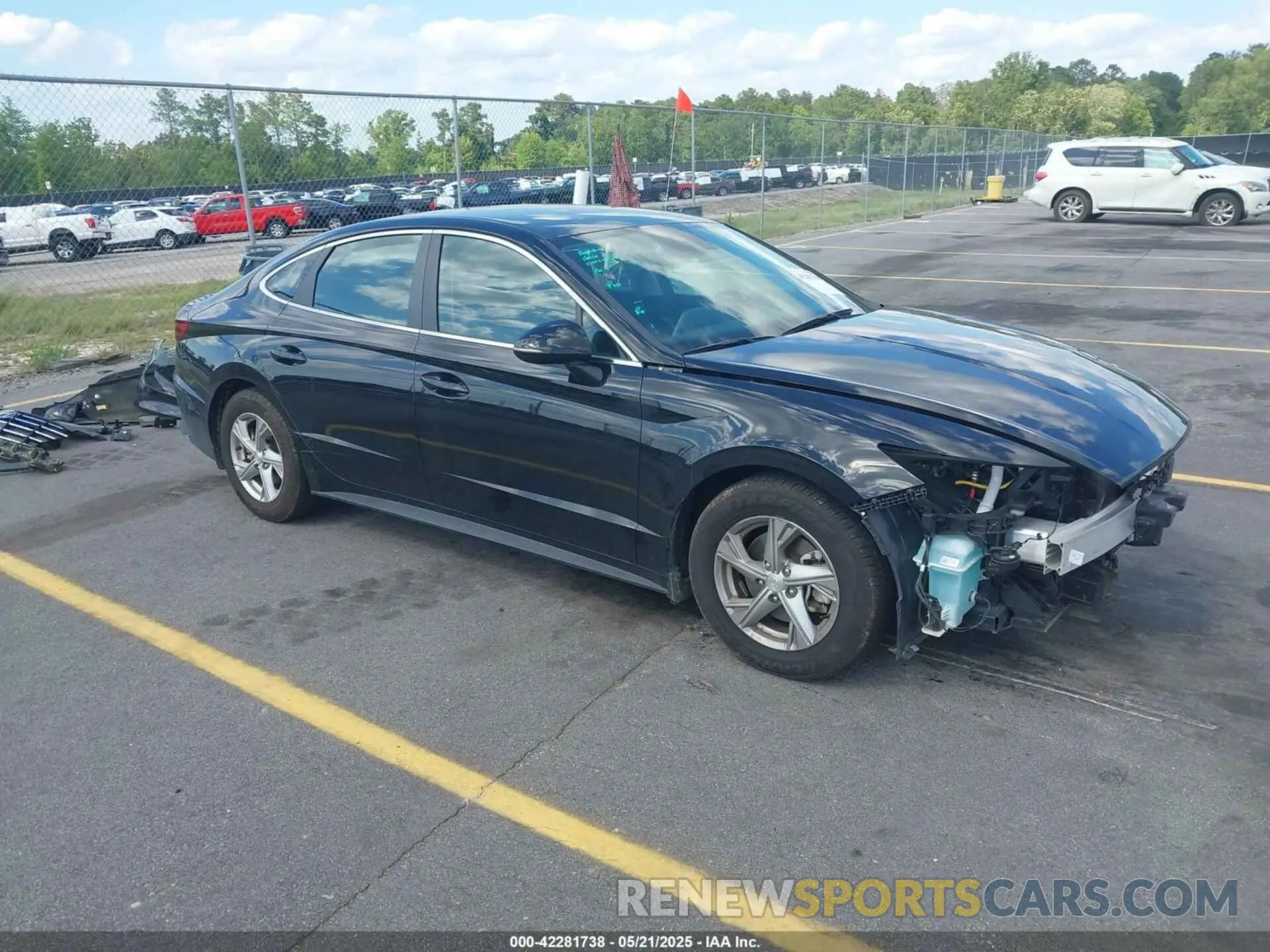 1 Photograph of a damaged car 5NPEG4JA8NH149962 HYUNDAI SONATA 2022