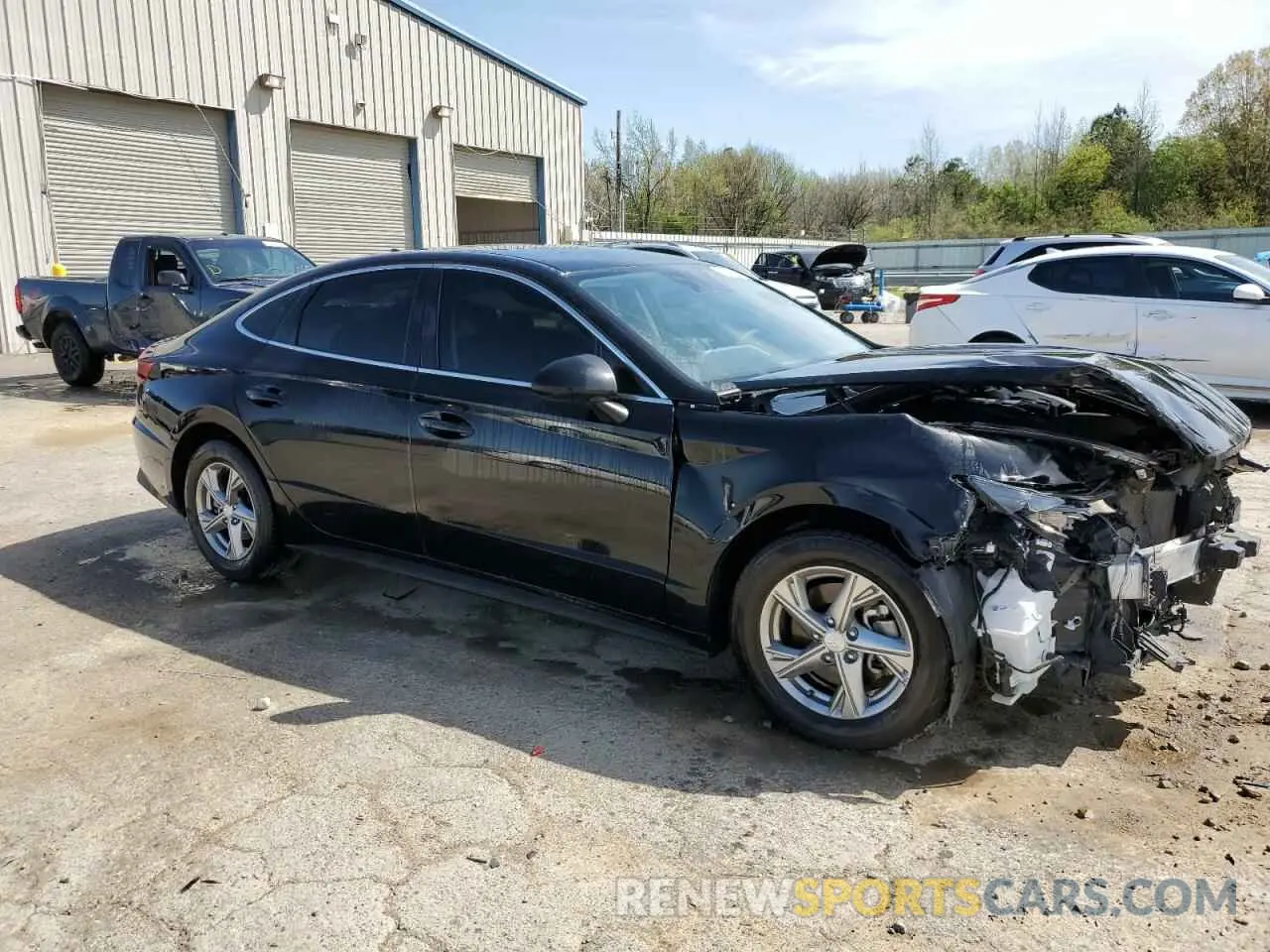 4 Photograph of a damaged car 5NPEG4JA9NH135231 HYUNDAI SONATA 2022