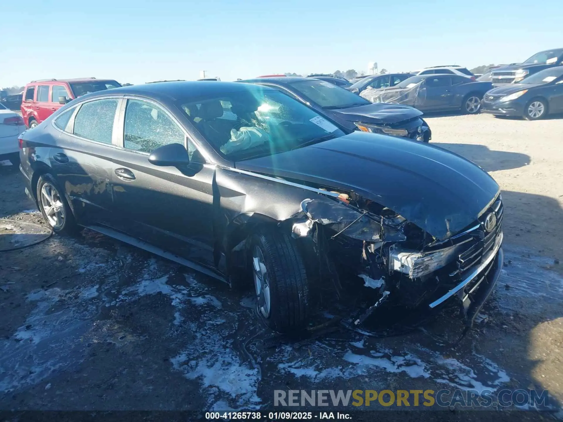 1 Photograph of a damaged car 5NPEG4JA9NH143121 HYUNDAI SONATA 2022