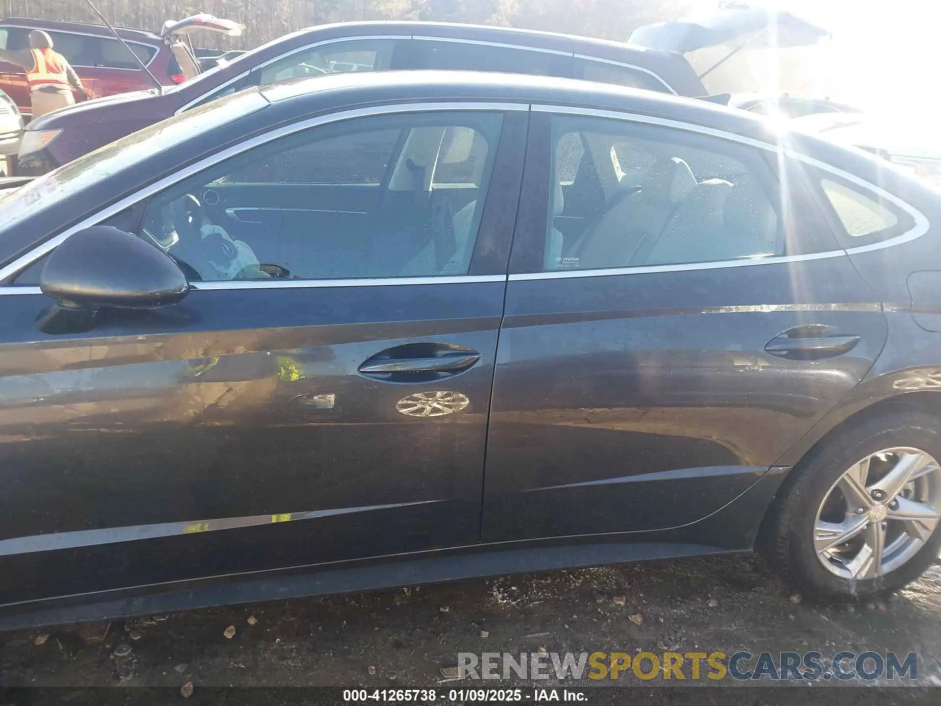 13 Photograph of a damaged car 5NPEG4JA9NH143121 HYUNDAI SONATA 2022