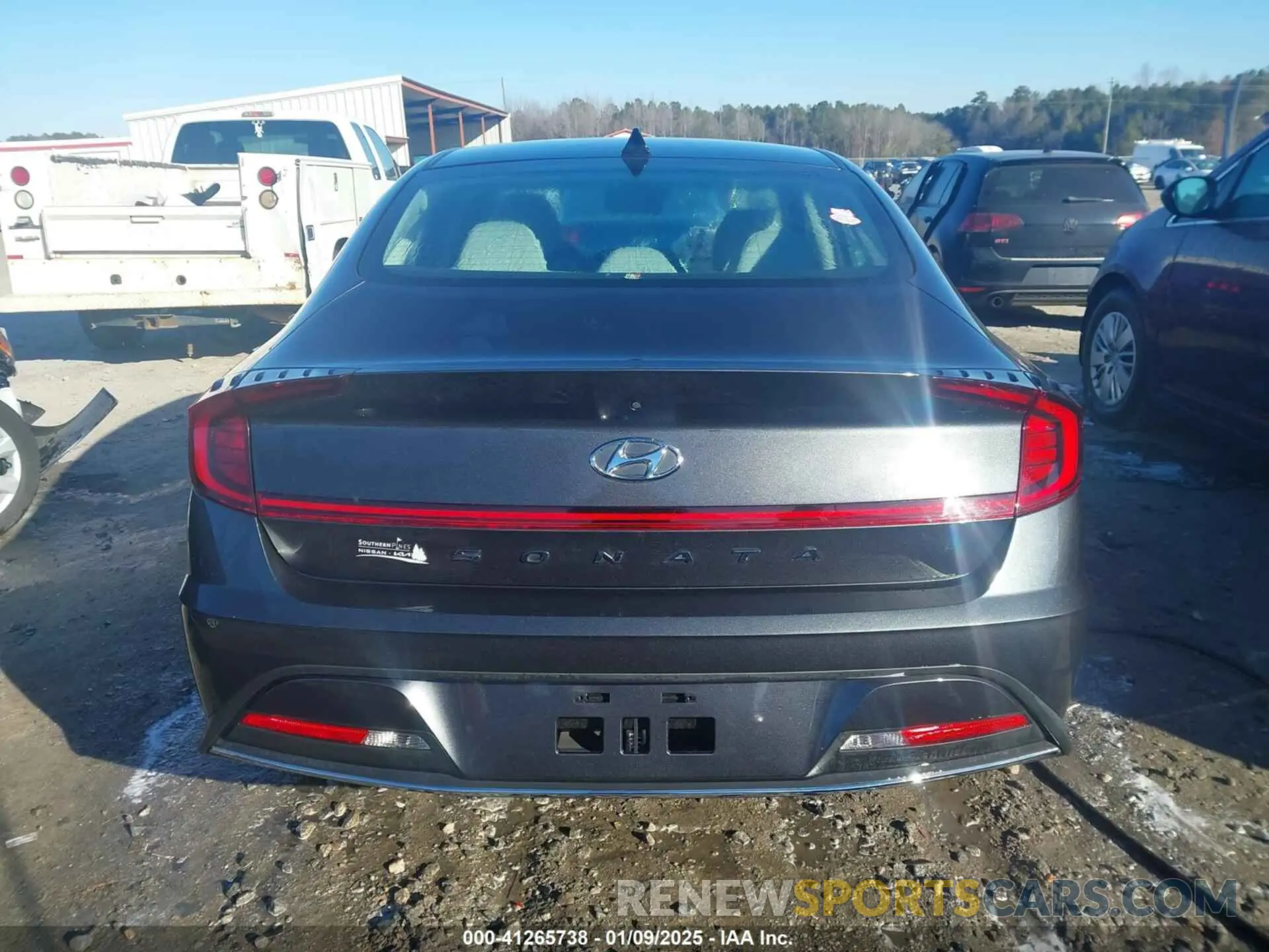 15 Photograph of a damaged car 5NPEG4JA9NH143121 HYUNDAI SONATA 2022