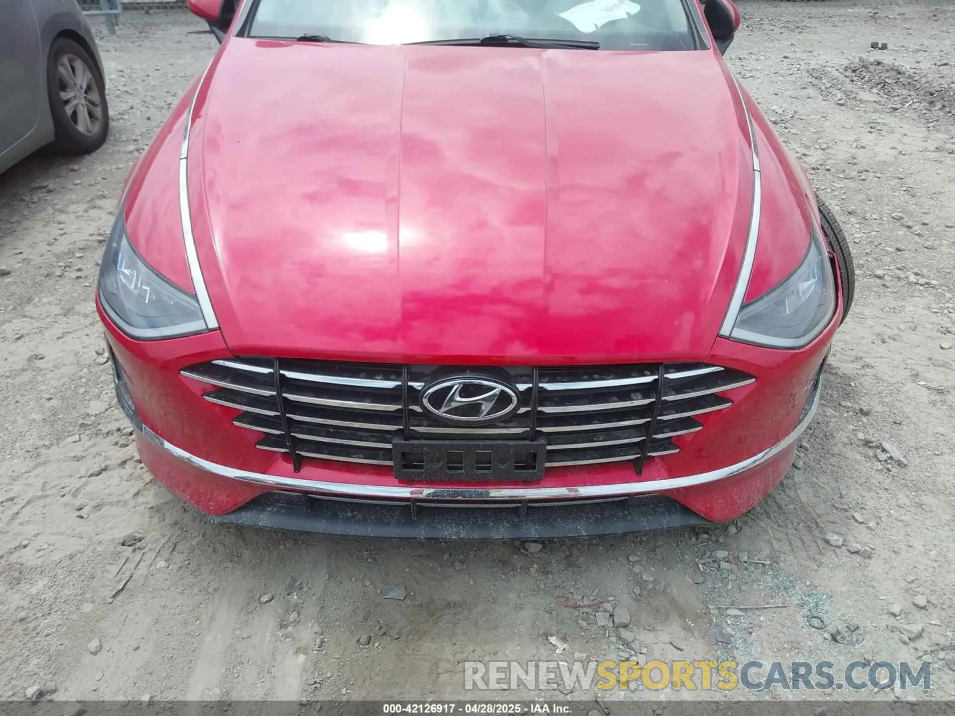 11 Photograph of a damaged car 5NPEG4JA9NH143457 HYUNDAI SONATA 2022