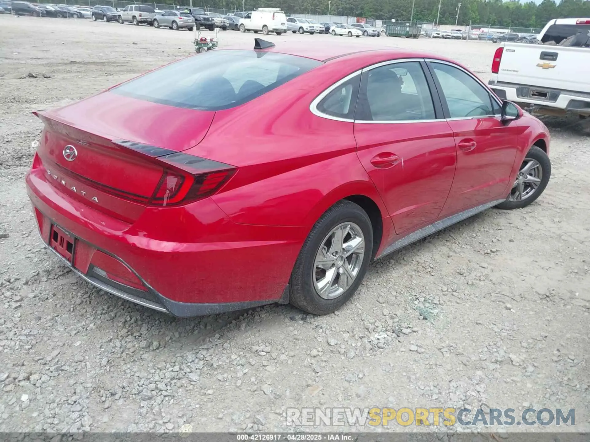 4 Photograph of a damaged car 5NPEG4JA9NH143457 HYUNDAI SONATA 2022